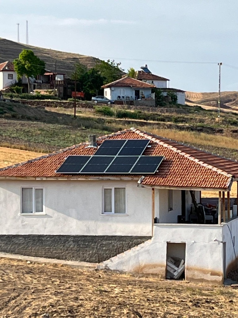 Çorum Sungulu 3 kW Bağ Evi Güneş Paneli Yakın Görünüm